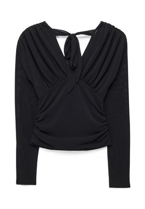 Čierna dámska blúzka s dlhými rukávmi, hlbokým výstrihom do V, detailmi z nabranej látky a viazaním vzadu na krku.