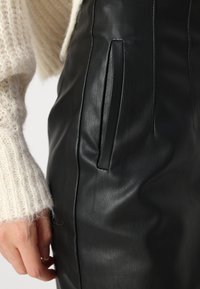 ONLY ONLRAVEN HERO  - Shorts - black