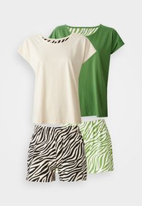 Två T-shirts: en krämfärgad med en svart och vit randig halsringning, en grön. Två par shorts: svart och vitt zebramönster, grön med vita ränder.