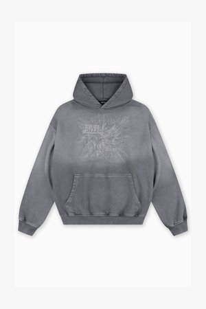 Hanorac cu glugă dintr-un material gri, având o buzunar frontal și un design grafic embosat cu textul "FAVELA Worldwide" și detaliul din 2013.