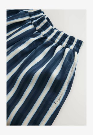 Námorníkové modré, krémové a svetlomodré šortky s elastickým pásom a pruhmi. Mäkká tkanina s vertikálnymi pruhmi; obsahujú bočnú kapsu.