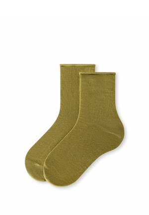 Paire de chaussettes courtes vert olive avec un léger brillant, posées à plat sur un fond blanc.
