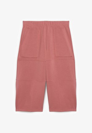 Rosa knielange korte broek met een elastische tailleband en twee grote voorzakken.