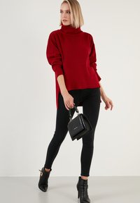 LELA REGULAR FIT - Pullover - red