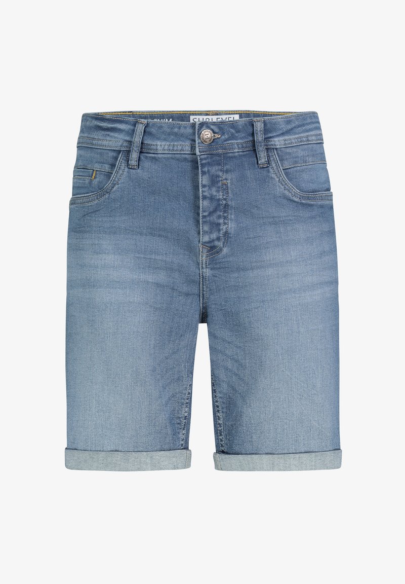 Hellblaue Denim-Shorts mit umgeschlagenen Säumen, Fünf-Taschen-Design, vorderem Knopfverschluss und subtilen Ausbleichungen.