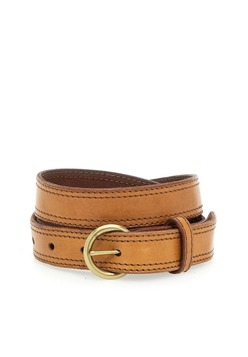 Cintura in pelle color tan con finitura liscia, dotata di una fibbia in ottone e dettagli cuciti. Il rotolo della cintura mostra diversi fori per la regolazione della taglia.