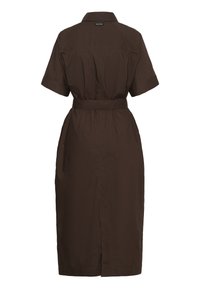 Dunkelbraunes knielanges Kleid mit kurzen Ärmeln, einem Kragen, einem passenden Gürtel in der Taille und einem Rückenschlitz unter dem Saum.