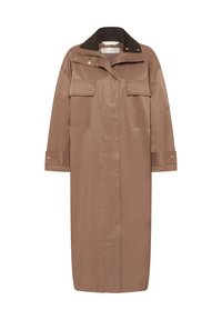 Trench-coat long marron avec col foncé, poches à rabat à l'avant, boutons-pression et fermeture à glissière, présenté sur fond blanc.