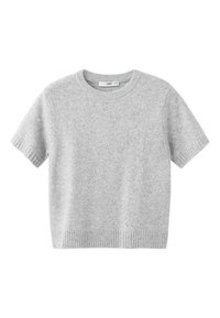 Světle šedý pletený top s krátkým rukávem vyrobený z měkkého materiálu, s kulatým výstřihem a ribbed lemem pro zvýšení textury.