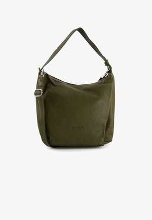 Olivově zelená kožená kabelka s uvolněným designem, nastavitelným popruhem, zipovým uzamčením a vyraženým logem na přední straně. Hladký povrch.