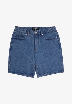 Szorty dżinsowe z średnim stanem, niebieski materiał, pięć kieszeni, zapięcie na guzik z przodu oraz kontrastowe szwy.