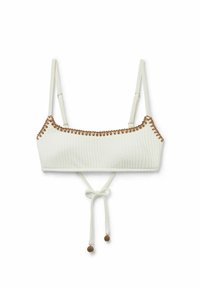 Haut de bikini blanc court en tissu texturé, avec une bordure décorative en perles marron le long de la poitrine, et des bretelles réglables avec un détail noué à l'arrière.