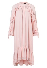 Rosa Chiffonkleid mit Rüschensäumen, hohem Kragen und geschichteter Saumlinie. Verfügt über einen Schlüssel-Ausschnittverschluss im Rücken. Glatte Textur.