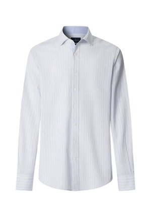 Lichtblauw overhemd met lange mouwen, witte dunne verticale strepen en een klassieke kraag.