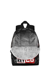 Svart ryggsäck med komisk tryckt insida, justerbara axelremmar och ett stort logopatch fram. Stängs med dragkedja.