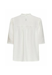 Blouse blanche texturée à manches trois-quarts, col montant et fermeture dos avec bouton œillet.