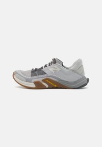 MINIMUS TR  - Training shoe - white/grey