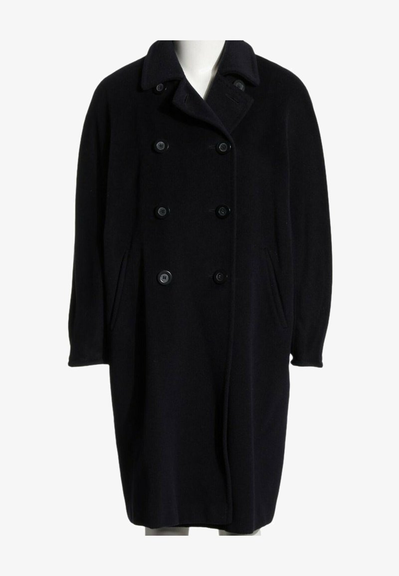 Long manteau noir en laine à double boutonnage avec un large col et des poches latérales, présenté sur un mannequin blanc.