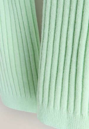 Sweter dziany w jasnym miętowym kolorze z pionowym prążkowanym wzorem, z miękkim, puszystym wykończeniem i elastycznymi ściągaczami przy brzegu.