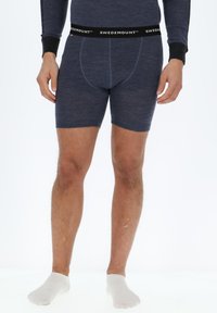 Boxer in misto cotone blu navy con elastico nero che presenta il logo "SWEDEMOUNT", dal texture morbido e design aderente.