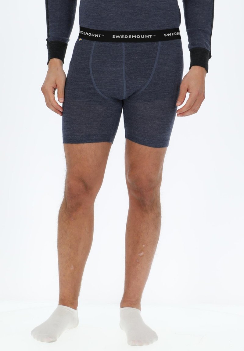 Boxer in misto cotone blu navy con elastico nero che presenta il logo "SWEDEMOUNT", dal texture morbido e design aderente.