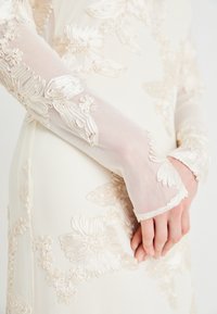 YAS YASFLOREE TRAIN DRESS - Svečana odjeća - gardenia