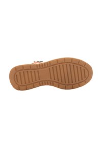 Brown rubber outsole with a textured pattern, featuring horizontal and vertical grooves for grip. Includes branding and model number.