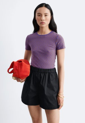 & OTHER STORIES, & OTHER STORIES SLIM PRINT T-SHIRT - T-shirt imprimé - purple