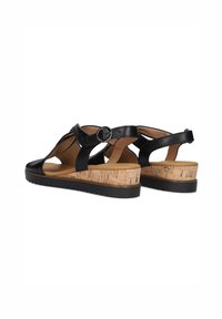 Zwarte leren sandalen met kurken wiggen hak en rubberen zool, met kruislingse banden en een ronde gesp voor een verstelbare pasvorm.