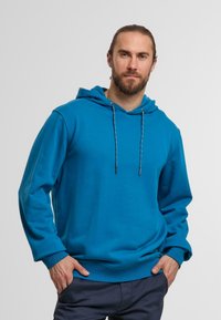 Hooded sweatshirt in bright blue, made of soft fabric. Features a large hood, long sleeves, and drawstrings with metal tips. Plain design.