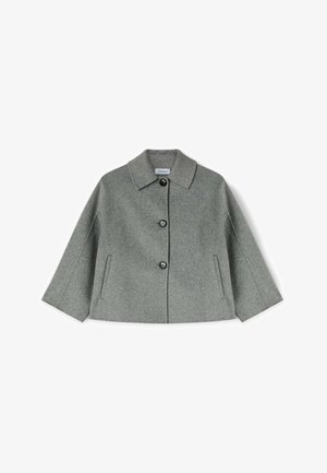 Grijze wolmix jas met een kraag, sluiting met knopen aan de voorkant, twee zijzakken en iets ingekorte mouwen. Zachte textuur en minimalistisch ontwerp.