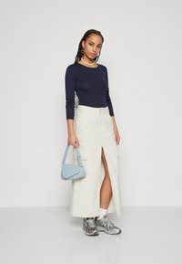 Gina Tricot SOFT TOUCH CREW NECK TOP - Topper langermet - black iris