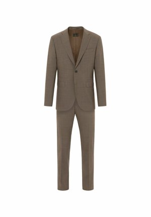 Completo marrone su misura con giacca a un bottone e rever a lancia, pantaloni con frontale piatto e finitura in tessuto texturizzato.
