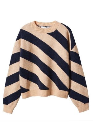 Beżowy sweter dziany z szerokimi, ukośnymi czarnymi paskami oraz prążkowanym, okrągłym dekoltem, mankietami i dolnym wykończeniem.