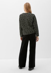 s.Oliver MIT ALLOVER-MUSTER - Sweatshirt - schwarz