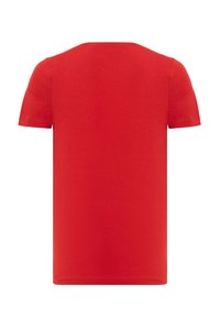 Rotes T-Shirt mit kurzen Ärmeln aus weicher Baumwolle, das einen klassischen Rundhalskragen und einen schlichten, nahtlosen Rücken mit minimalen Nähten aufweist.