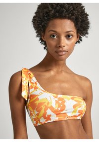 Jednodielny bikiny top s jedným ramienkom z pružného a hladkého materiálu. Obsahuje živú oranžovú a žltú kvetinovú potlač s viazaním na ramienku.