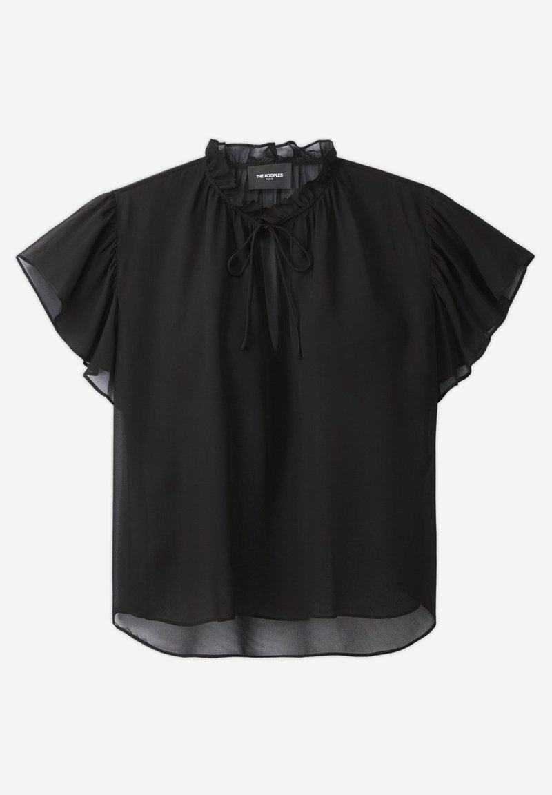 Černá krátká halenka vyrobená z lehkého materiálu. Má volánkový výstřih a tkaničku u límce. Mírně zakřivený lem.