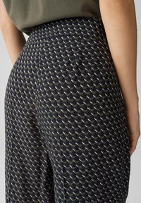 OPUS HIGH RISE CROPPED WIDE FIT - Broek - coal blue