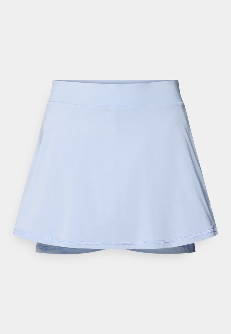Ανοιχτό μπλε σορτς-φούστα με φαρδιά φούστα και ελαστική μέση, με λεία υφή και αντίθετο εσωτερικό σορτς.