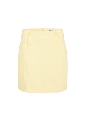 Mini-jupe jaune clair à taille haute, avec boutons sur le devant et petites fentes latérales de chaque côté.