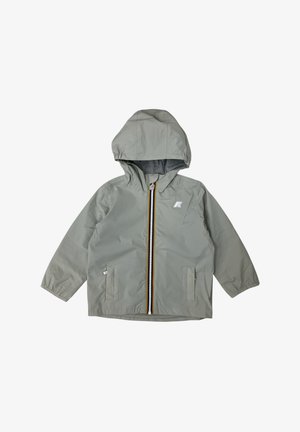 Chaqueta gris claro con capucha, cremalleras frontales en negro y amarillo, dos bolsillos laterales y puños elásticos, hecha de un material resistente al agua.