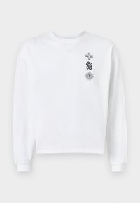 Biely dlhý rukáv sweatshirt vyrobený z bavlny. Obsahuje tri čierne grafické dizajny na hrudi: kríž, vlna a slnečný emblém.