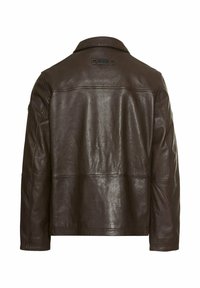 Bruine leren jas met een klassieke kraag, een gladde textuur en zichtbare naden. Achterzijde met een klein etiketdetail bij de nek.