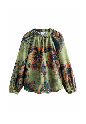 Blusa a maniche lunghe con base verde e grande motivo floreale arancione, nero e marrone, scollo rotondo e polsini arricciati.