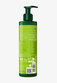 Bottiglia a pompa verde in plastica con una finitura lucida. Contiene testo in più lingue, che dettaglia ingredienti e istruzioni per l'uso.