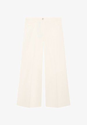 Pantaloni a gamba larga in morbido tessuto bianco, con tasche frontali, chiusura con bottone e un design pulito e minimalista con una texture sottile.