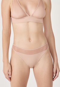 Non sélectionné, blush