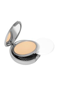 Kompaktpuder mit beiger Oberfläche und grauem Kunststoffgehäuse. Enthält einen Spiegel und einen weißen Applikator. Verfügt über eine strukturierte Basis für Produktstabilität.
