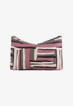 Clutch-Tasche mit geometrischem Muster in Rosa-, Grau- und Schwarztönen. Weicher Stoff, Reißverschluss und schräge Oberseite. Glatte Textur.